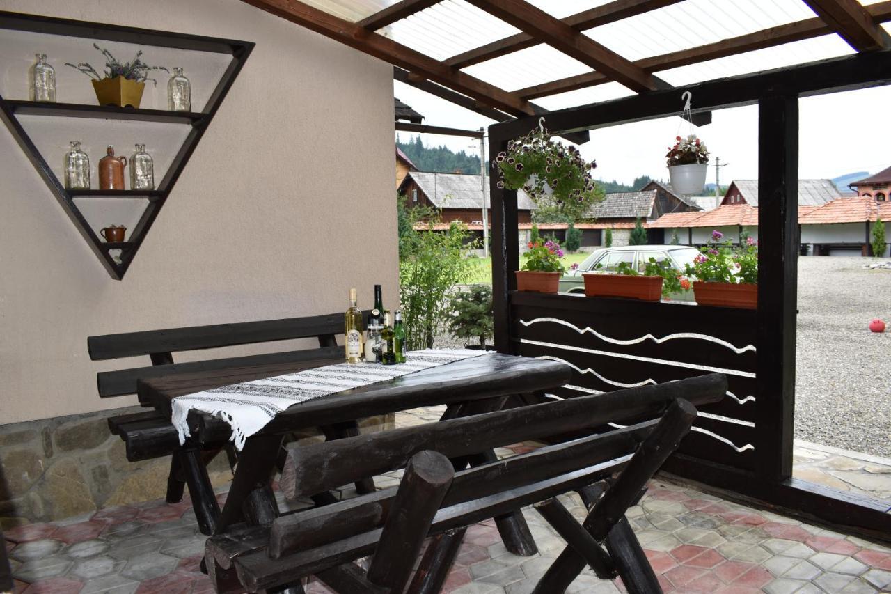 Villa Clematis House Voroneț Exterior foto