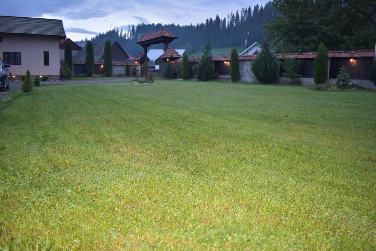 Villa Clematis House Voroneț Exterior foto
