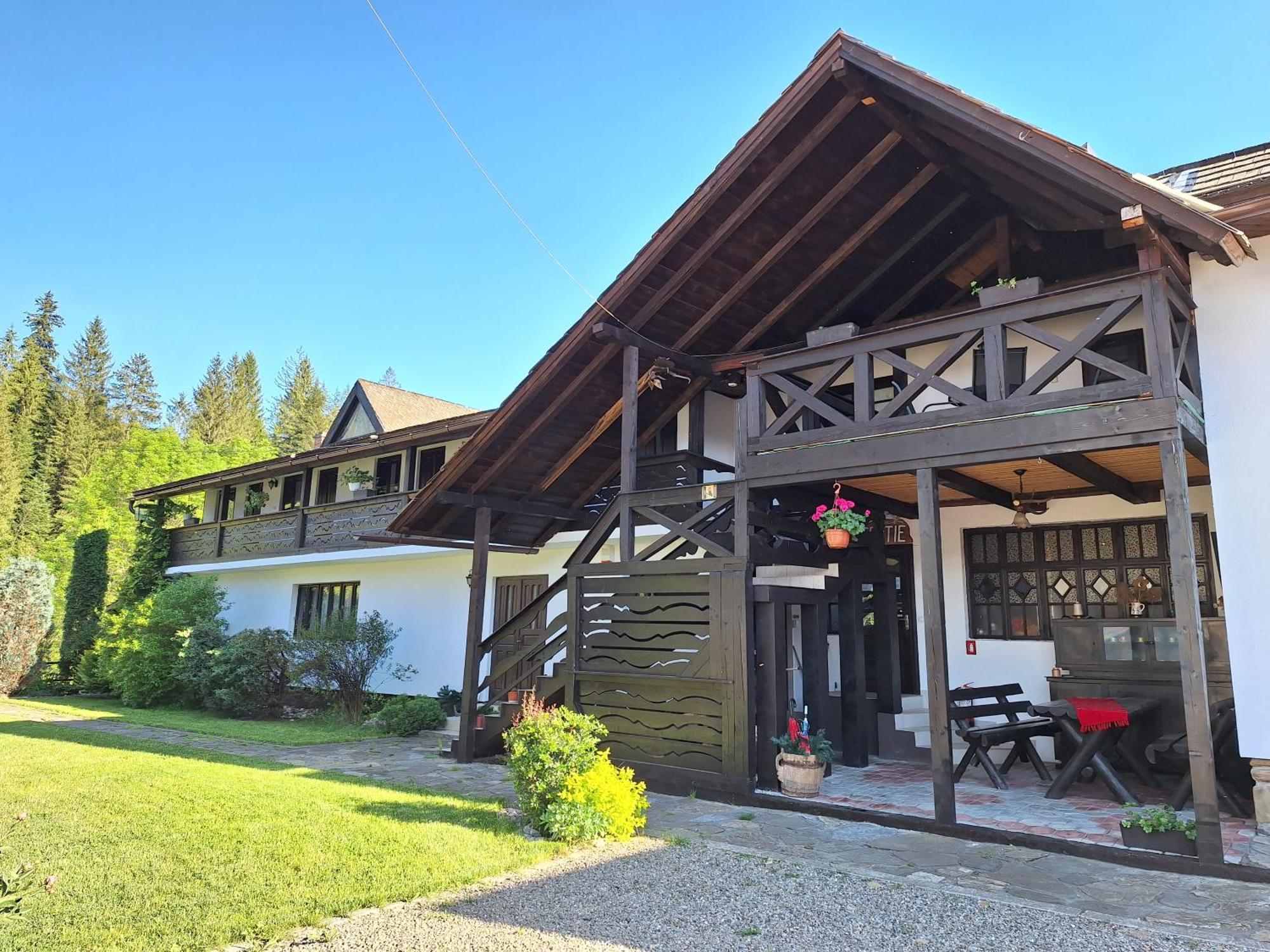 Villa Clematis House Voroneț Exterior foto